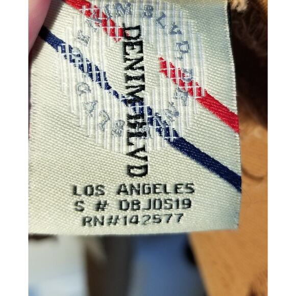 NWT Denim Blvd Los Angeles Women’s Distressed Cropped Jean Jacket Raw Hem Medium - Picture 6 of 10